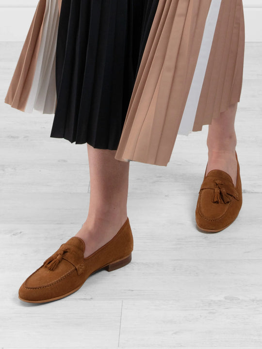 The La Rochelle - Women's Loafers - Tan Suede